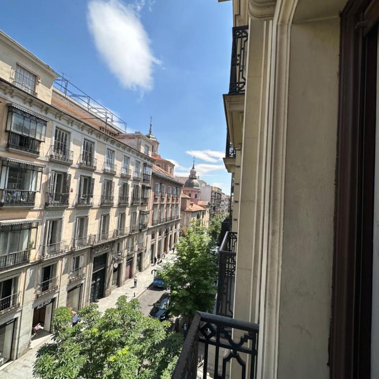 Hostal Abadia Madrid - Habitación Doble con balcón y vistas a la ciudad - 8