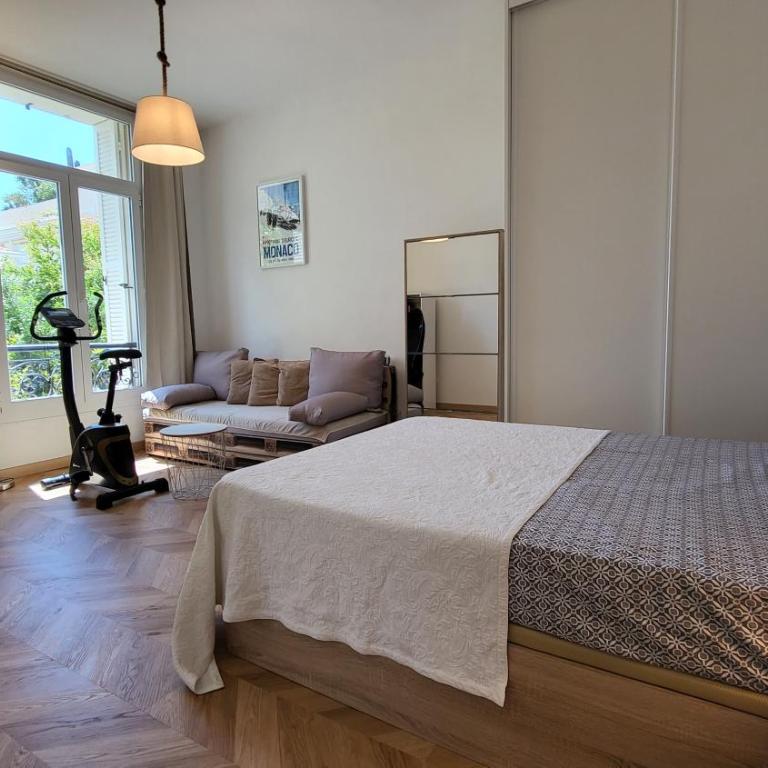 Super Flat, Garden. Bnbrickeys - Two-Bedroom Apartment - 10