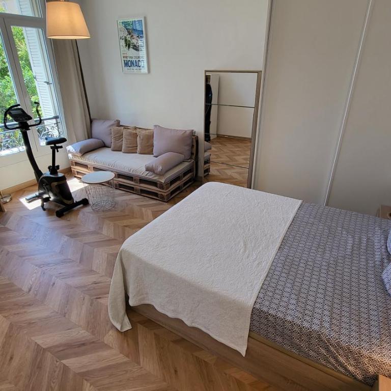 Super Flat, Garden. Bnbrickeys - Two-Bedroom Apartment - 8