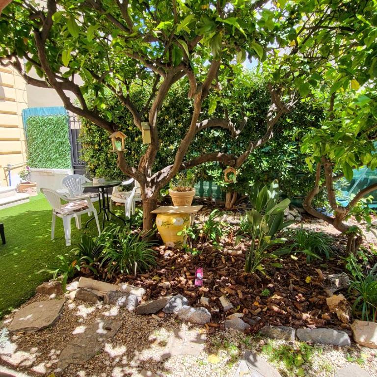 Super Flat, Garden. Bnbrickeys - Two-Bedroom Apartment - 7