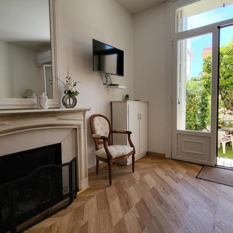 Super Flat, Garden. Bnbrickeys - Two-Bedroom Apartment - 14