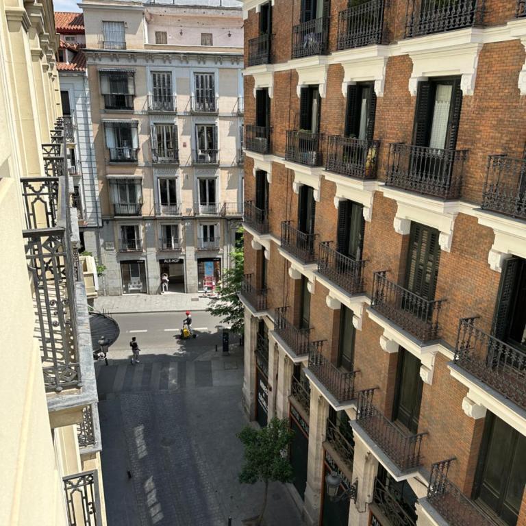 Hostal Abadia Madrid - Habitación Doble con balcón y vistas a la ciudad - 5