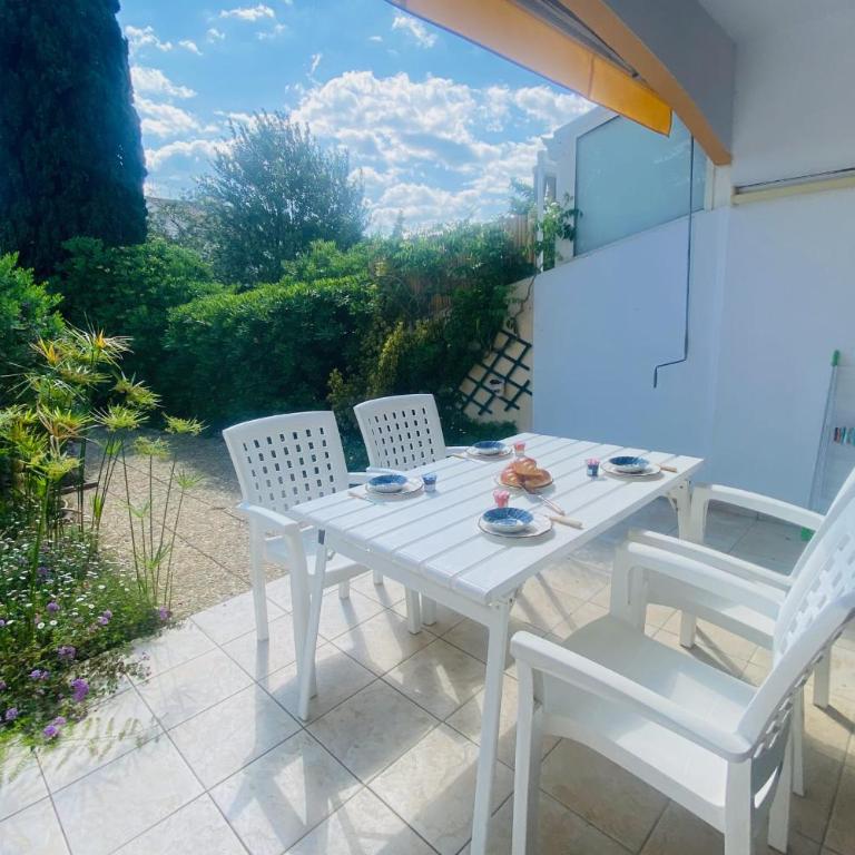 Les Pinèdes Jardin fleuri et plage à pied au calme - Appartement - 2