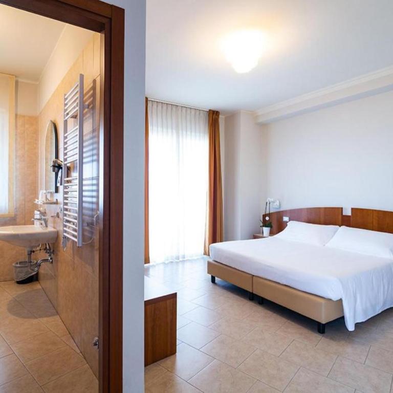 Hotel Meridiano - Classic Double Room with Sea View - 4