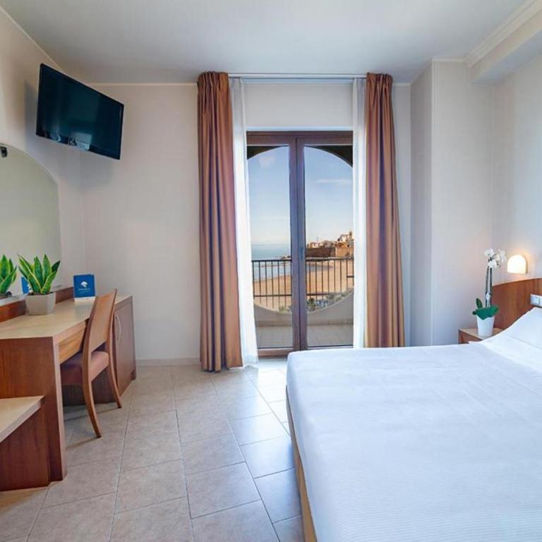 Hotel Meridiano - Classic Double Room with Sea View - 2