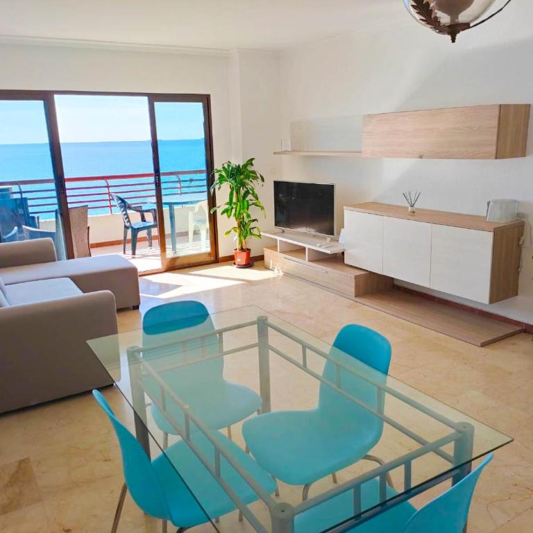Very lightful apartment. Incredible sea views. Big terrace, Swimming pool. AC. Very close to Alicante city center. - Two-Bedroom Apartment - 1