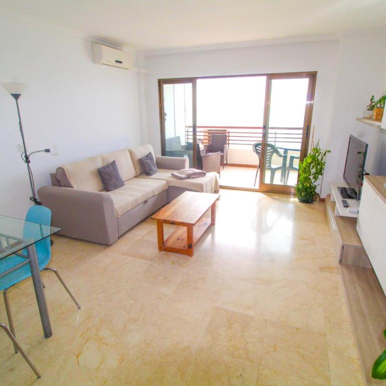 Very lightful apartment. Incredible sea views. Big terrace, Swimming pool. AC. Very close to Alicante city center. - Two-Bedroom Apartment - 6