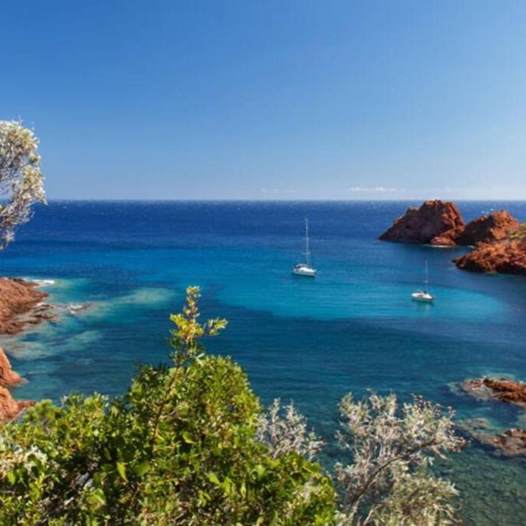 Dans un cadre d'exception, Vue mer panoramique à Agay Côte d'Azur, Village Vacances Cap Esterel, 2 chambres, avec jardin, golf, climatisation, Wifi, 5 piscines - Appartement - Vue sur Mer - 71