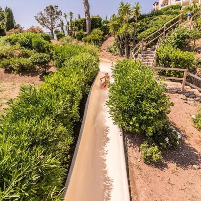 Dans un cadre d'exception, Vue mer panoramique à Agay Côte d'Azur, Village Vacances Cap Esterel, 2 chambres, avec jardin, golf, climatisation, Wifi, 5 piscines - Appartement - Vue sur Mer - 44
