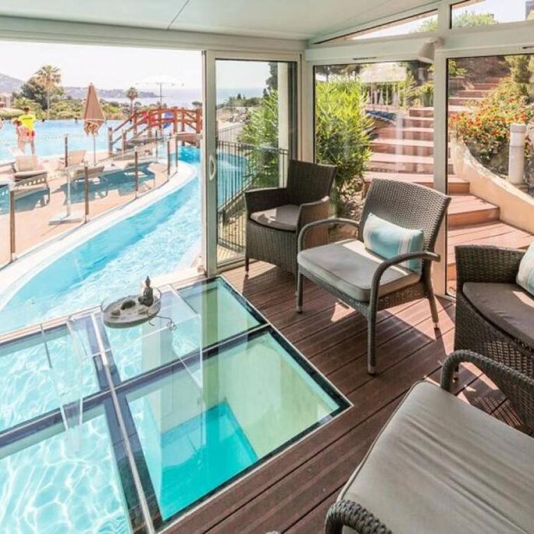 Dans un cadre d'exception, Vue mer panoramique à Agay Côte d'Azur, Village Vacances Cap Esterel, 2 chambres, avec jardin, golf, climatisation, Wifi, 5 piscines - Appartement - Vue sur Mer - 49