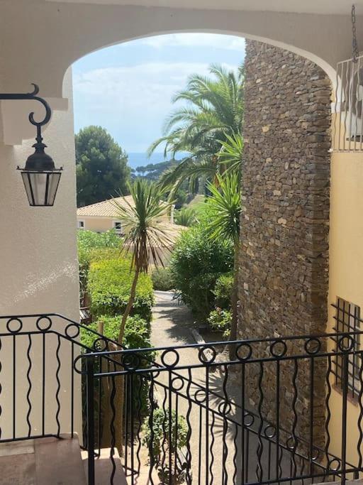 Dans un cadre d'exception, Vue mer panoramique à Agay Côte d'Azur, Village Vacances Cap Esterel, 2 chambres, avec jardin, golf, climatisation, Wifi, 5 piscines - Appartement - Vue sur Mer - 52