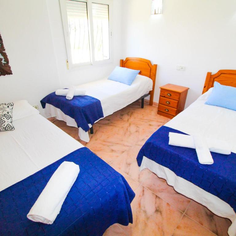Great villa, Sea views, 20 secs walk to the beach, BBQ, 9 people, 5 mins car from Alicante city center, sailing club 3 mins walk - Three-Bedroom Villa - 47