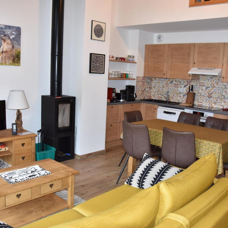 Duplex 4 pièces, 2 étoiles, proche du centre, max 6 pers. - FR-1-464-210 - Appartement - 12