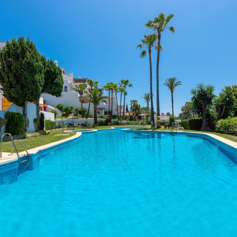 VACATION MARBELLA I Aldea Blanca, Luxury Duplex, Sea View, BBQ Grill, 24-7 Security, Walking Distance to Puerto Banus - Three-Bedroom Apartment - 6