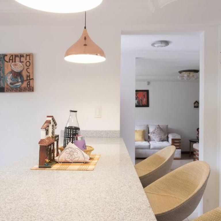 Cozy & Spacious House-Near the Centro - Villa - 6