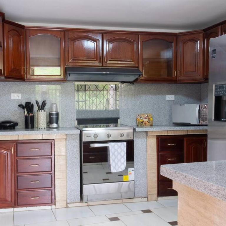 Cozy & Spacious House-Near the Centro - Villa - 22