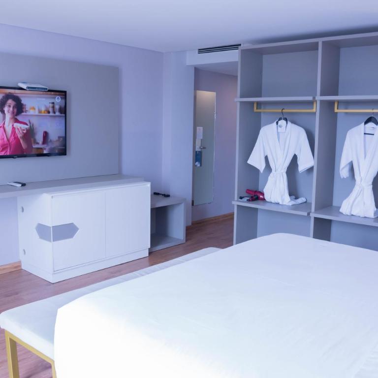 Bisinii Boutique Hotel - Deluxe King Room - 2