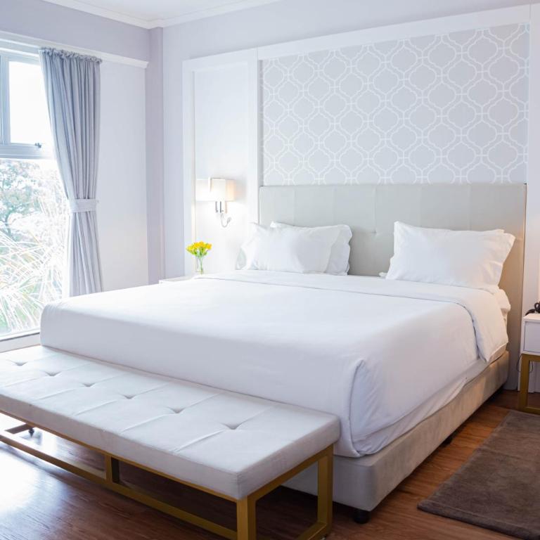 Bisinii Boutique Hotel - King Room with Pool View - 2