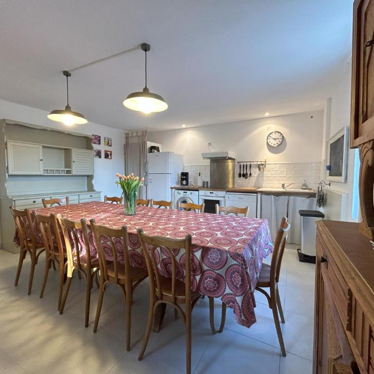 Gîte de 12 personnes au cœur d'un domaine viticole - Five-Bedroom House - 5