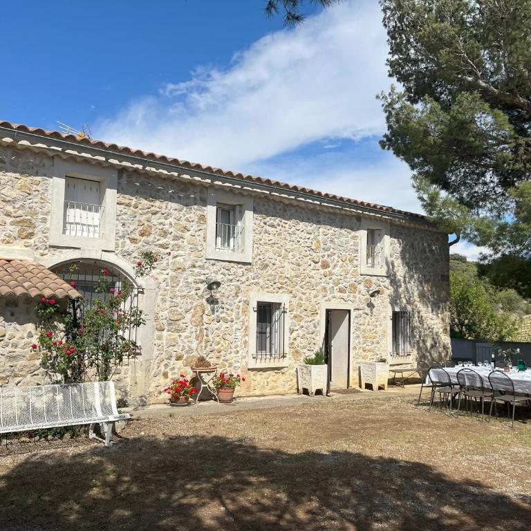 Gîte de 12 personnes au cœur d'un domaine viticole - Five-Bedroom House - 1