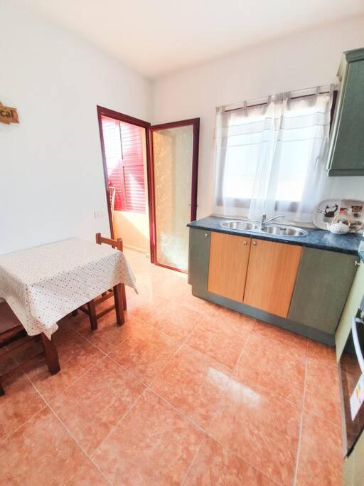 Piscina & Wifi. SUNNY apartement, swimming pool. - One-Bedroom Apartment - 6