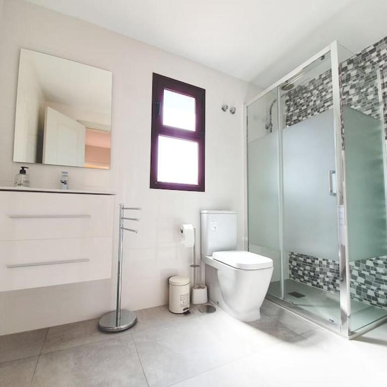 Piscina & Wifi. SUNNY apartement, swimming pool. - One-Bedroom Apartment - 8