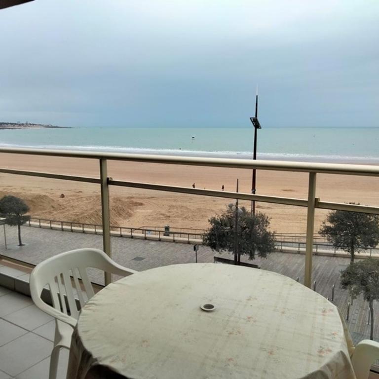 Studio Face Mer au Cœur des Sables d'Olonne - Balcon Sud, Équipé, 2 pers. - FR-1-331-218 - Apartment - 12