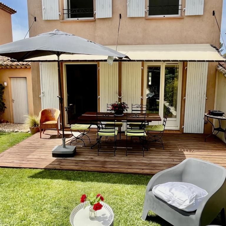 Maison Calme 6 Pers. au Golf Pont Royal - Piscine, Terrasse, Parking, Clim, Fibre - 13370 Mallemort - FR-1-658-24 - Maison de Vacances - 1