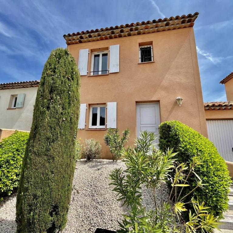 Maison Calme 6 Pers. au Golf Pont Royal - Piscine, Terrasse, Parking, Clim, Fibre - 13370 Mallemort - FR-1-658-24 - Maison de Vacances - 5