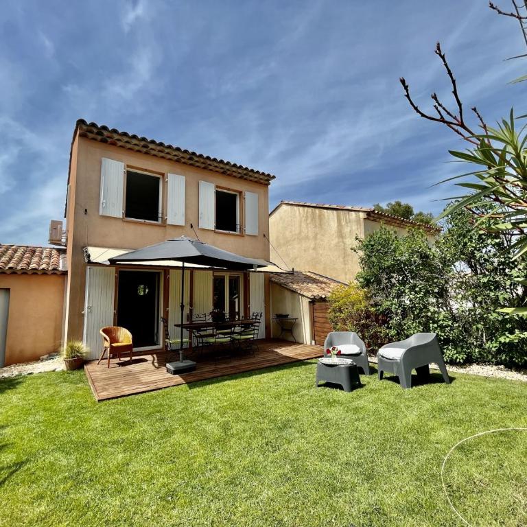 Maison Calme 6 Pers. au Golf Pont Royal - Piscine, Terrasse, Parking, Clim, Fibre - 13370 Mallemort - FR-1-658-24 - Maison de Vacances - 6