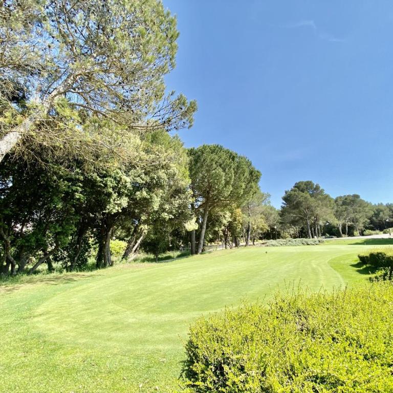 Maison Calme 6 Pers. au Golf Pont Royal - Piscine, Terrasse, Parking, Clim, Fibre - 13370 Mallemort - FR-1-658-24 - Maison de Vacances - 8