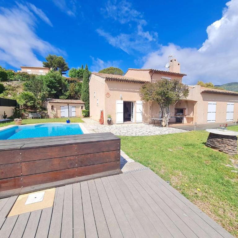 Villa spacieuse avec piscine et vue mer à Cavalaire - FR-1-226B-147 - Villa - 1