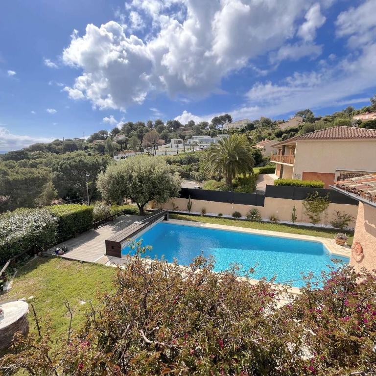 Villa spacieuse avec piscine et vue mer à Cavalaire - FR-1-226B-147 - Villa - 17