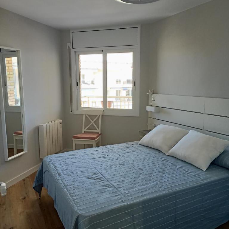 SEAFRONT APARTMENT PINEDA BEACH - Two-Bedroom Apartment - 6