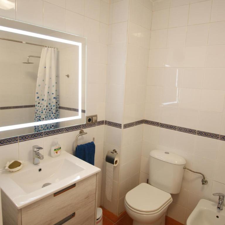 Casa a 400m de playa, 3 habitaciones, 2 baños y jardín - Apartment - 4