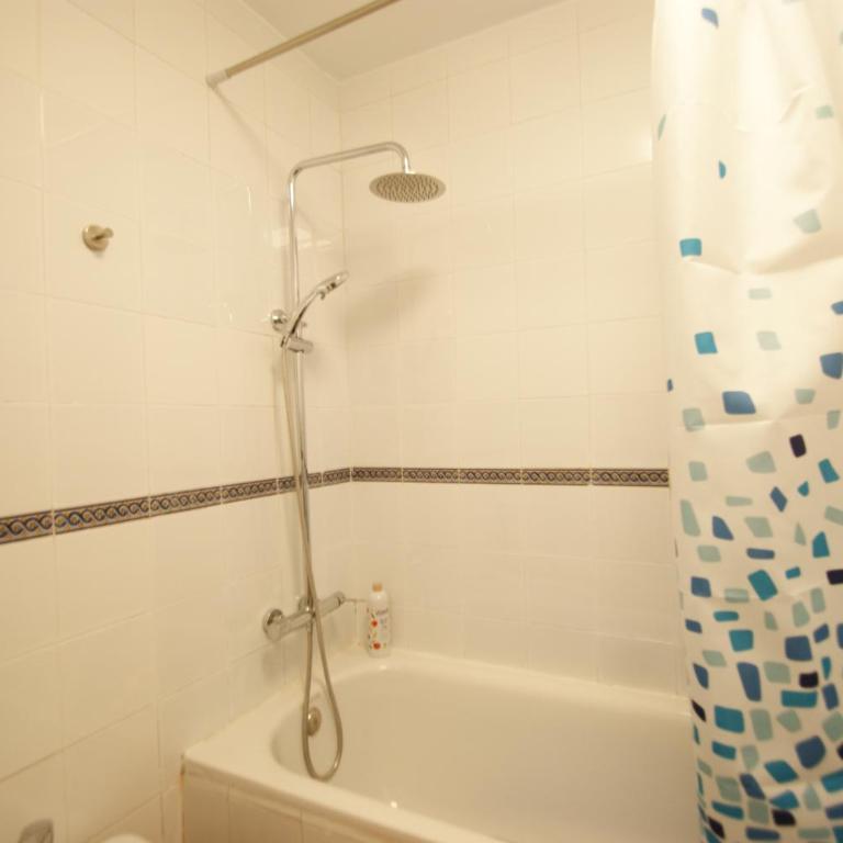 Casa a 400m de playa, 3 habitaciones, 2 baños y jardín - Apartment - 12