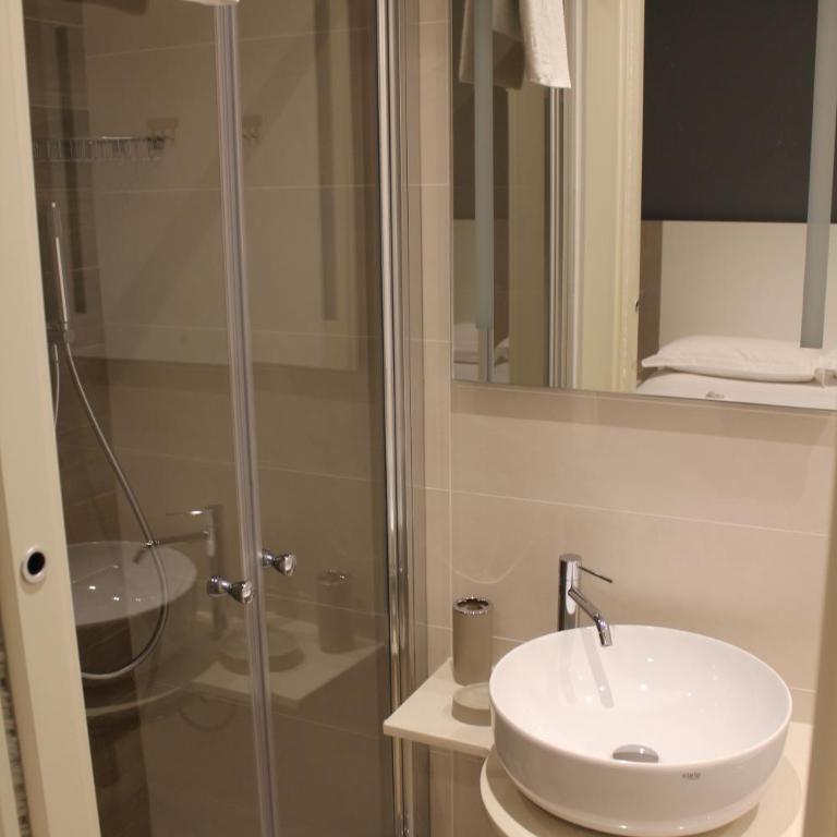 Albergo Augusta B&B - Camera Familiare Standard - 13