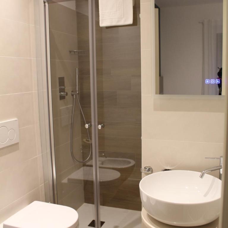 Albergo Augusta B&B - Camera Familiare Superior - 9