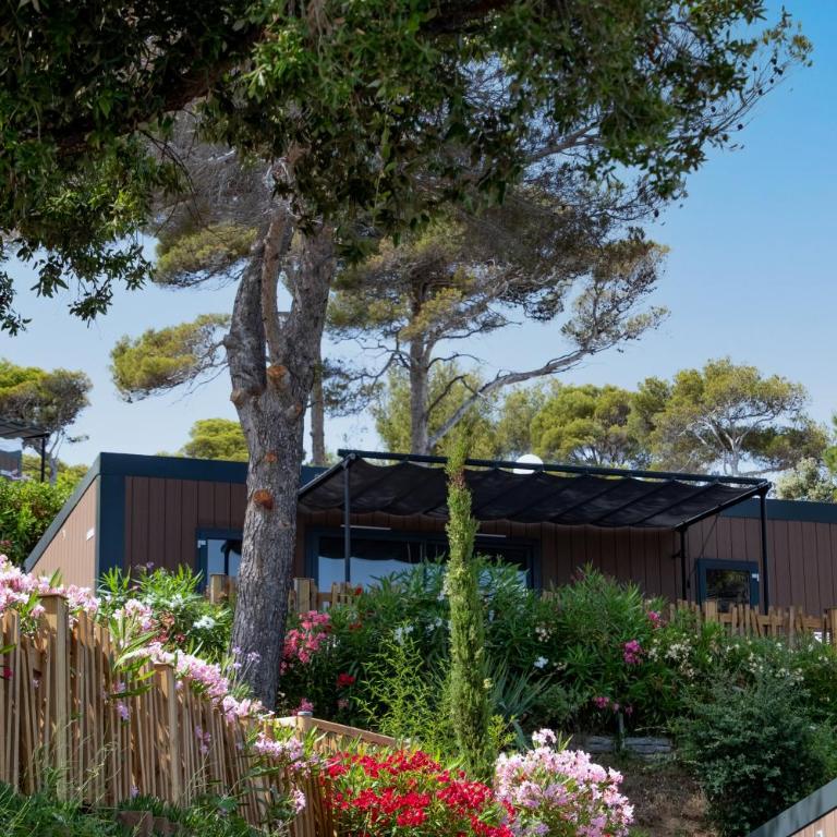 Camping Le Camp Du Domaine - Mobile Home - 2
