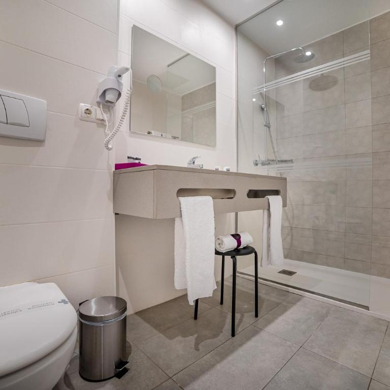 Albir Playa Hotel & Spa - Deluxe Double Room (2 Adults + 1 Child) - 3