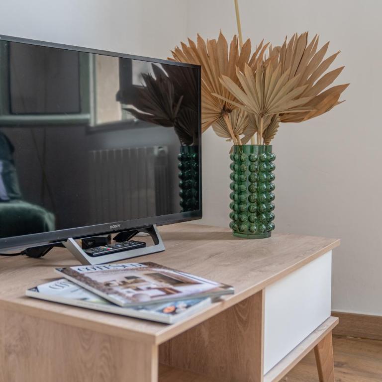 Un pied à terre avec terrasse à la Cathédrale - Une Nuit à Nîmes - Appartement 1 Chambre - 13