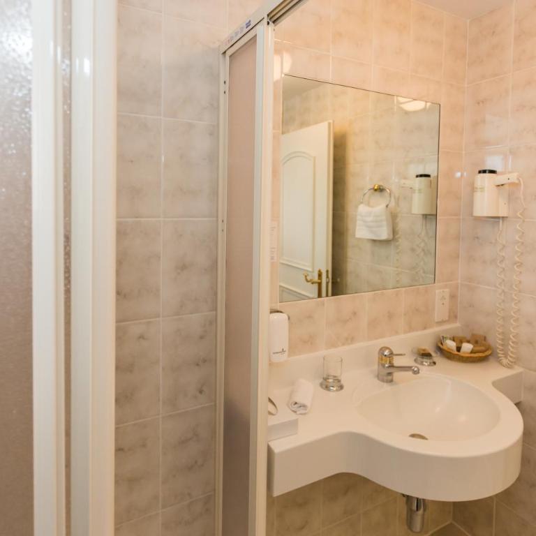 Wellnesshotel Schweizerhof - Einzelzimmer mit Queensize-Bett - 1