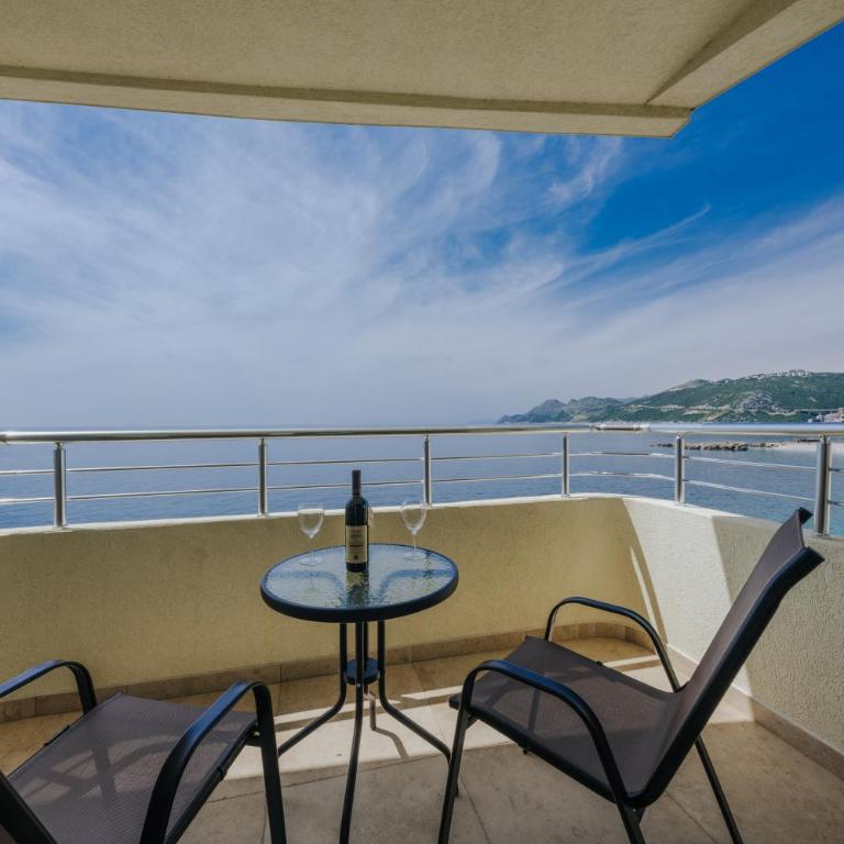MonteCasa Seaview Rooms - One-Bedroom Apartment - 3