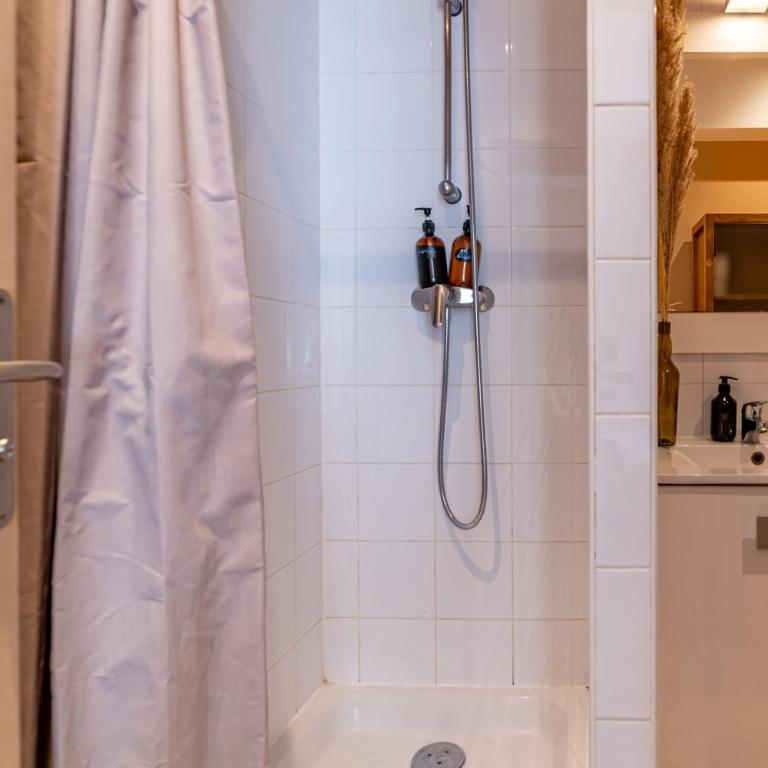La Cabane Camarguaise en centre ville - Une Nuit à Nîmes - Apartamento de 1 dormitorio - 2