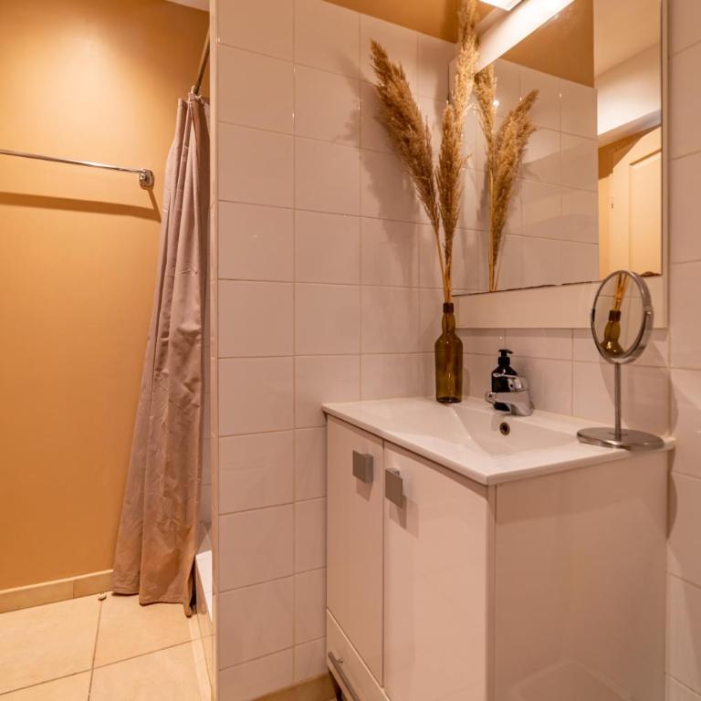 La Cabane Camarguaise en centre ville - Une Nuit à Nîmes - Apartamento de 1 dormitorio - 7