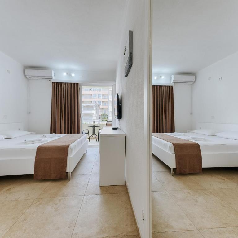 MonteCasa Seaview Rooms - One-Bedroom Apartment - 1