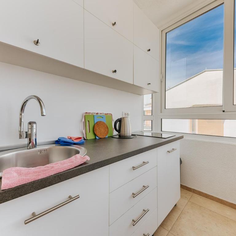 MonteCasa Seaview Rooms - One-Bedroom Apartment - 5