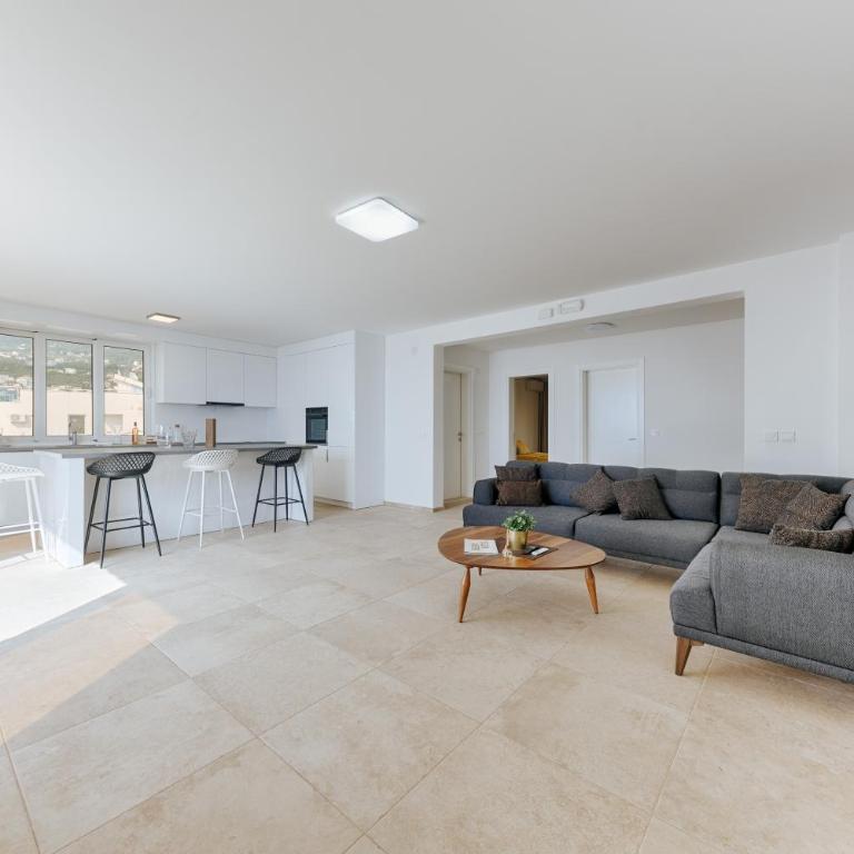 MonteCasa Seaview Rooms - Penthouse Apartment - 1