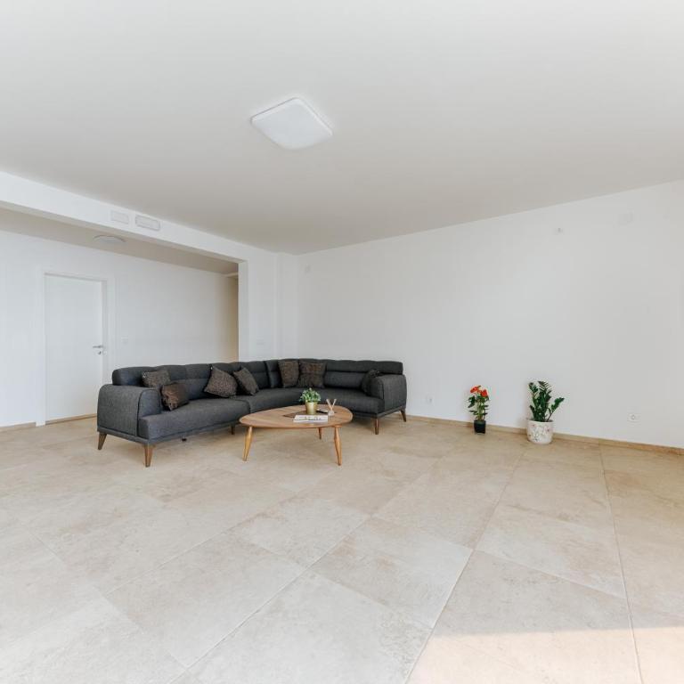 MonteCasa Seaview Rooms - Penthouse Apartment - 5