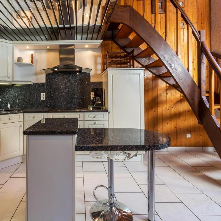 Duplex 2 chambres au centre village, proche pistes, avec garage et balcon - FR-1-437-28 - Appartement (5 Adultes) - 7